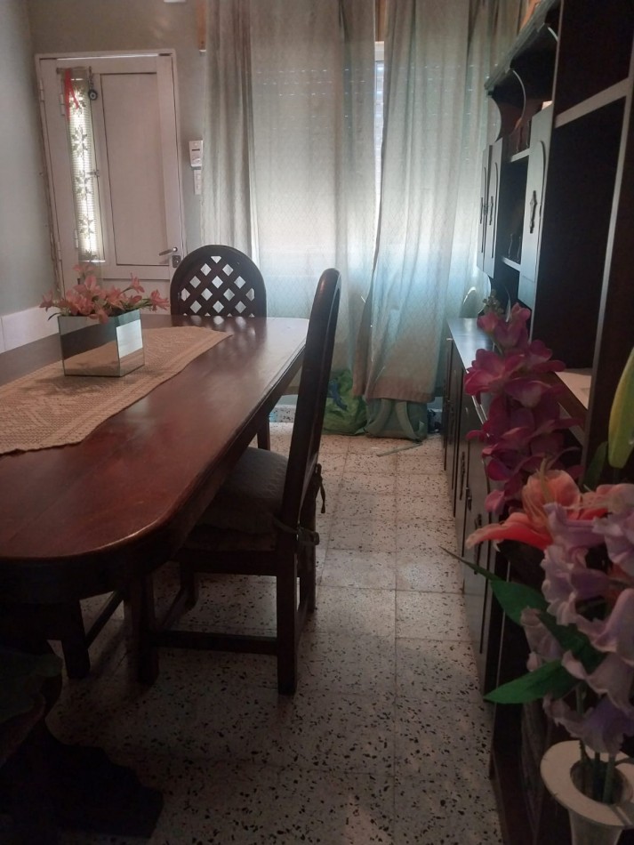 CASA AL FRENTE EN PLANTA BAJA TODOS LOS SERVICIOS