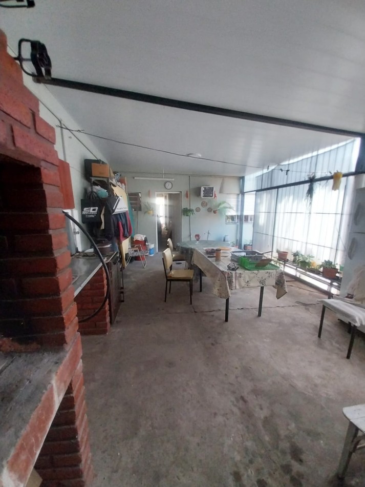 CASA AL FRENTE EN PLANTA BAJA TODOS LOS SERVICIOS