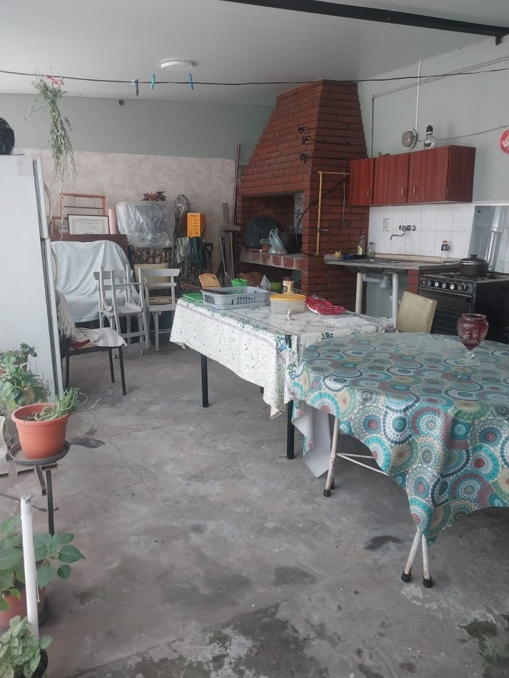 CASA AL FRENTE EN PLANTA BAJA TODOS LOS SERVICIOS