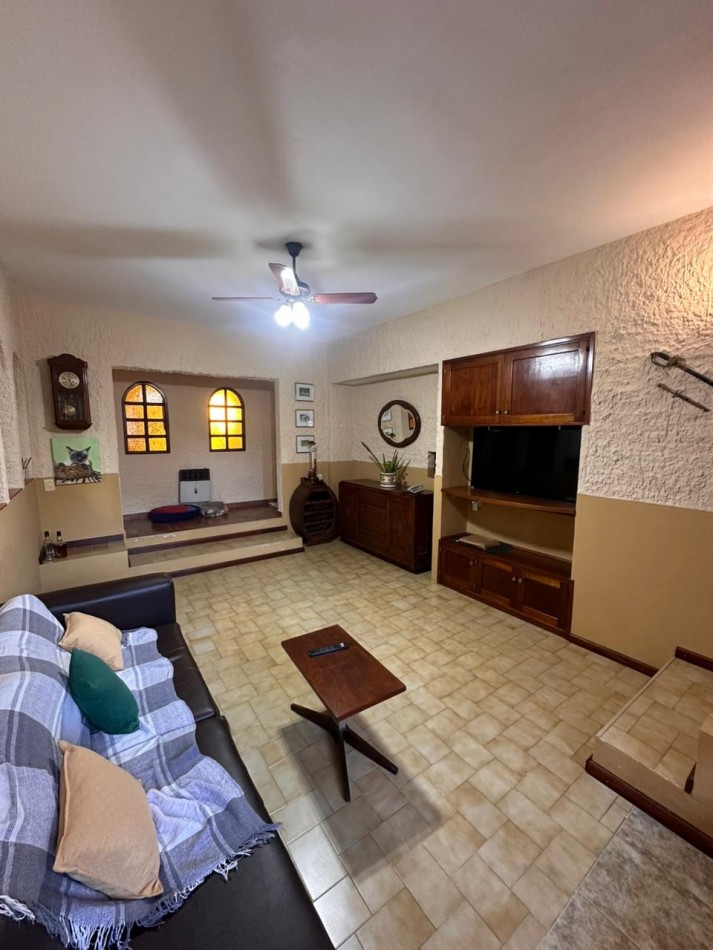 VENTA DE CASA AL FRENTE EN GUADALUPE ESTE