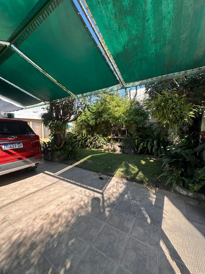 VENTA DE CASA AL FRENTE EN GUADALUPE ESTE