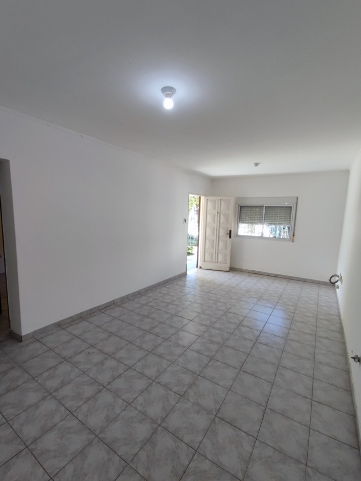 CASA EN SANTO TOME 2/3 DORMITORIOS COCHERA Y PATIO VERDE