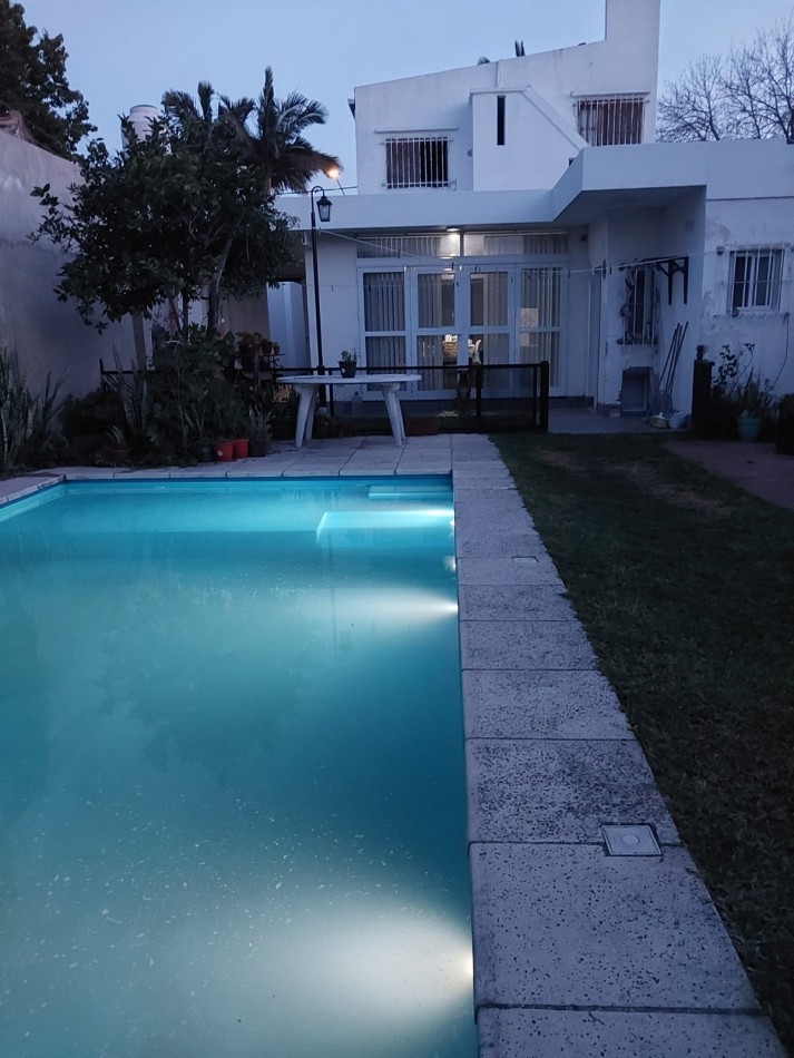 CASA DE DOS PLANTAS EN GUADALUPE ESTE