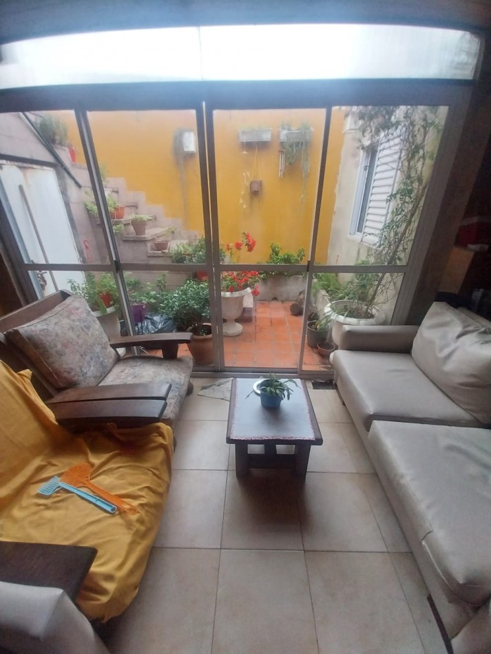 CASA DE 5 DORMITORIOS Y 3 BAÑOS