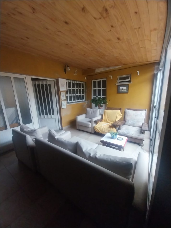 CASA DE 5 DORMITORIOS Y 3 BAÑOS