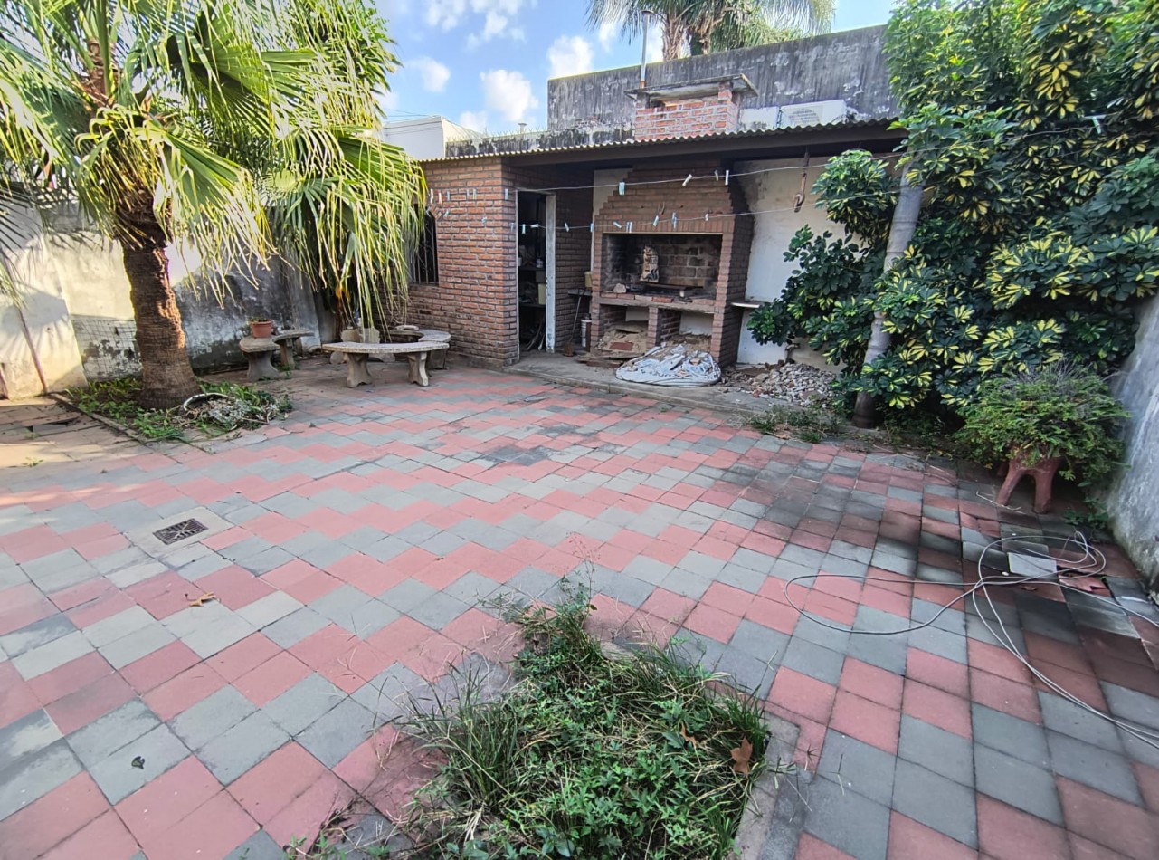 VENTA DE CASA AL FRENTE EN ZONA SUR