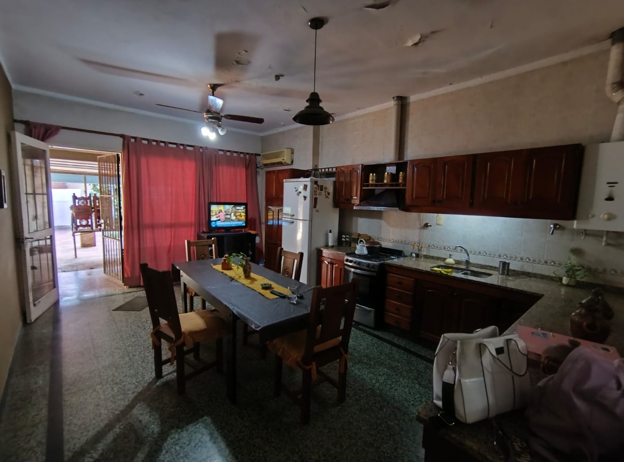 VENTA DE CASA AL FRENTE EN ZONA SUR