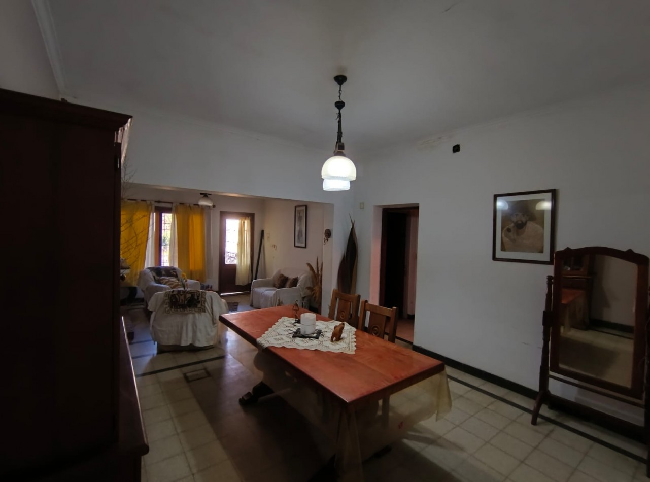 VENTA DE CASA AL FRENTE EN ZONA SUR