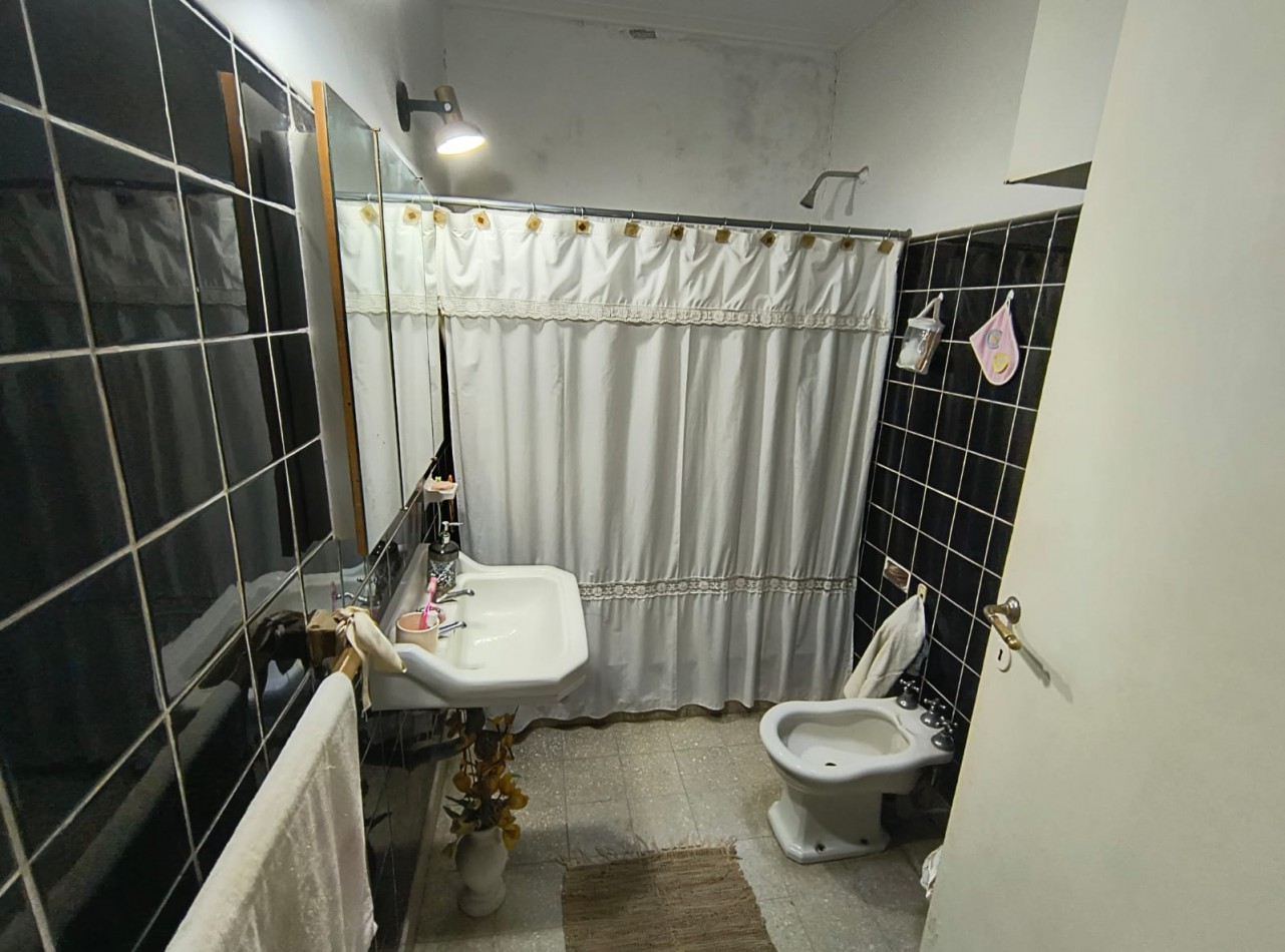 VENTA DE CASA AL FRENTE EN ZONA SUR