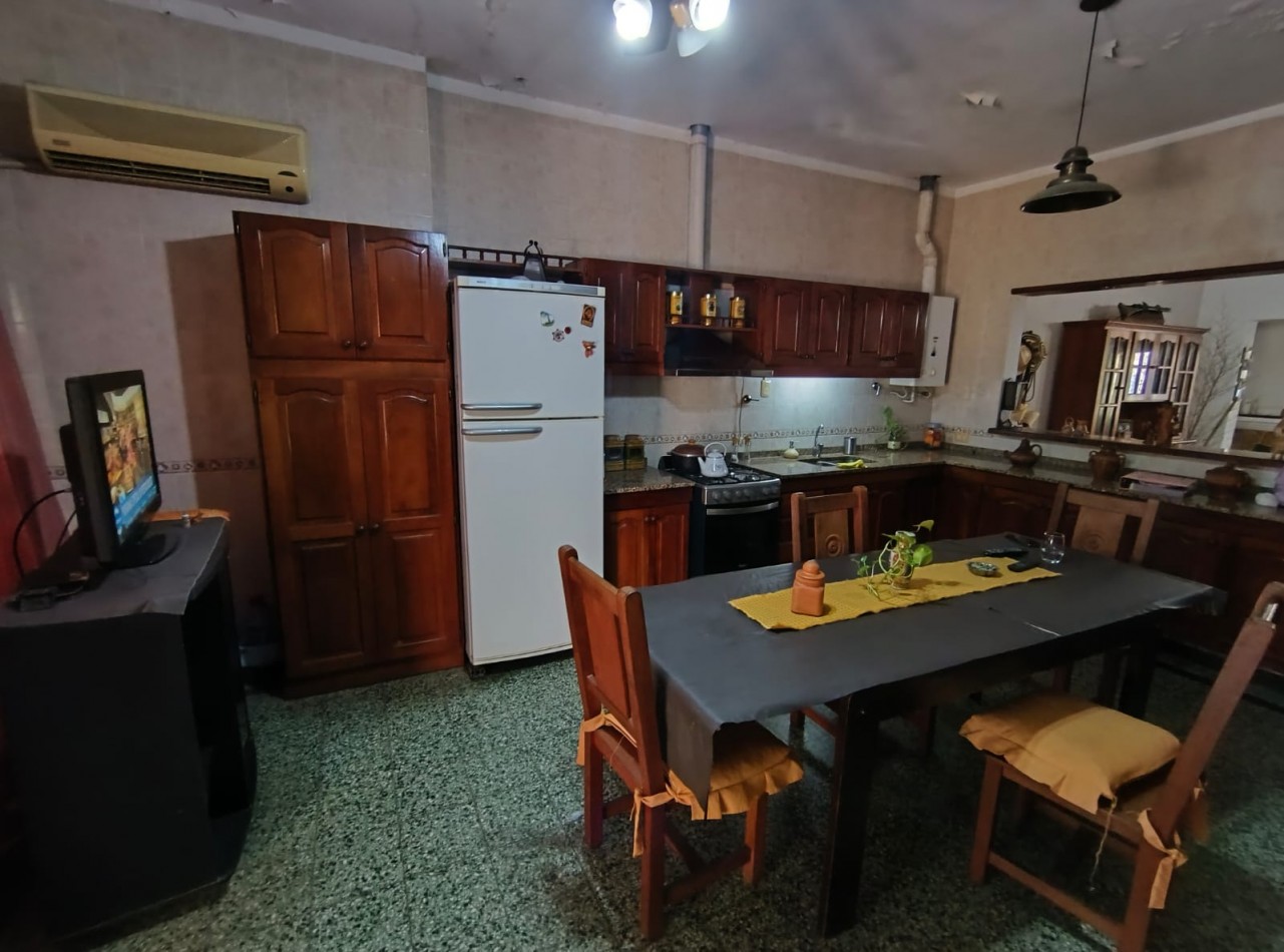 VENTA DE CASA AL FRENTE EN ZONA SUR