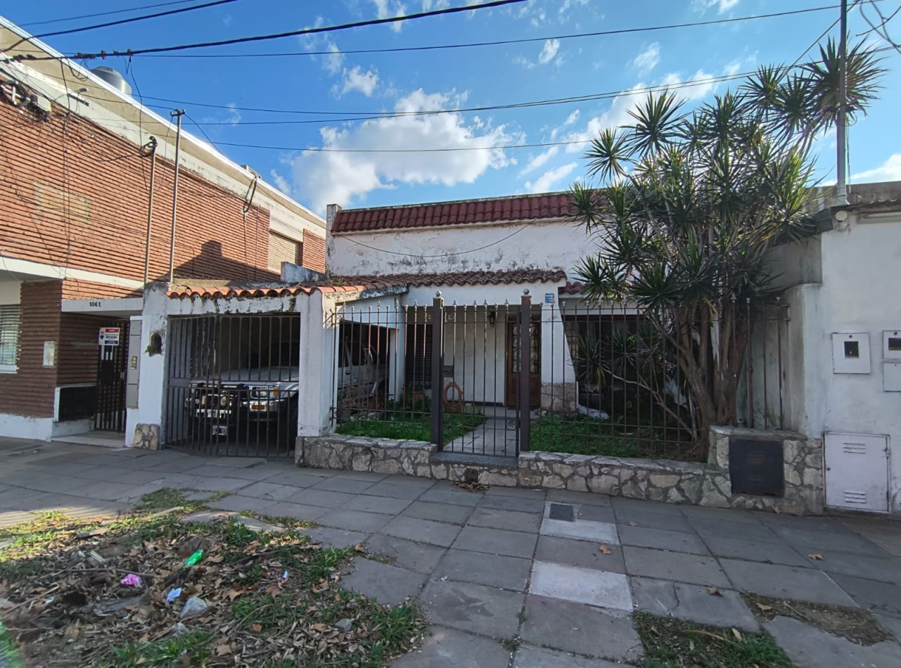 VENTA DE CASA AL FRENTE EN ZONA SUR