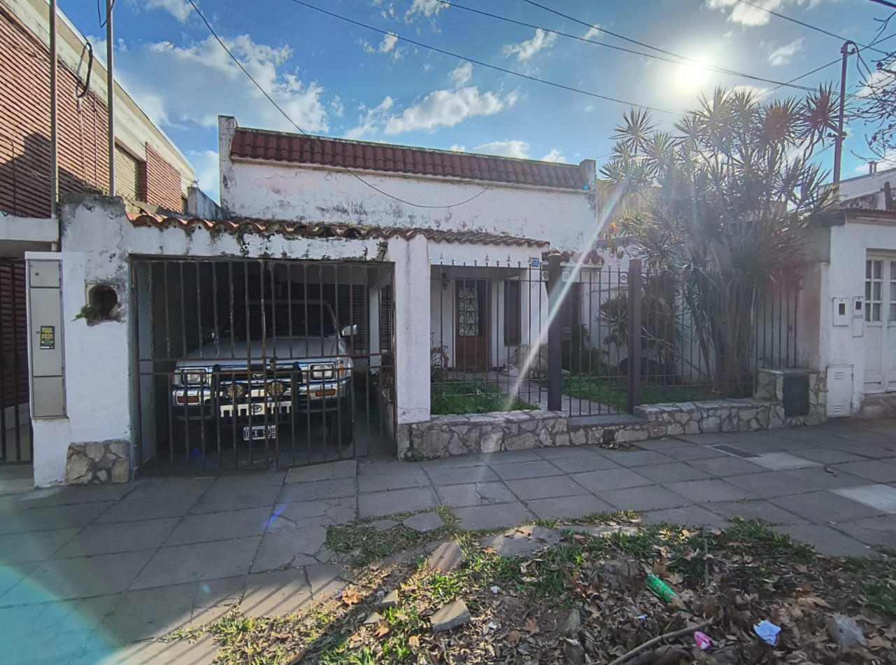 VENTA DE CASA AL FRENTE EN ZONA SUR