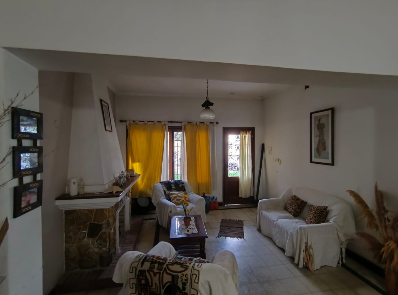 VENTA DE CASA AL FRENTE EN ZONA SUR