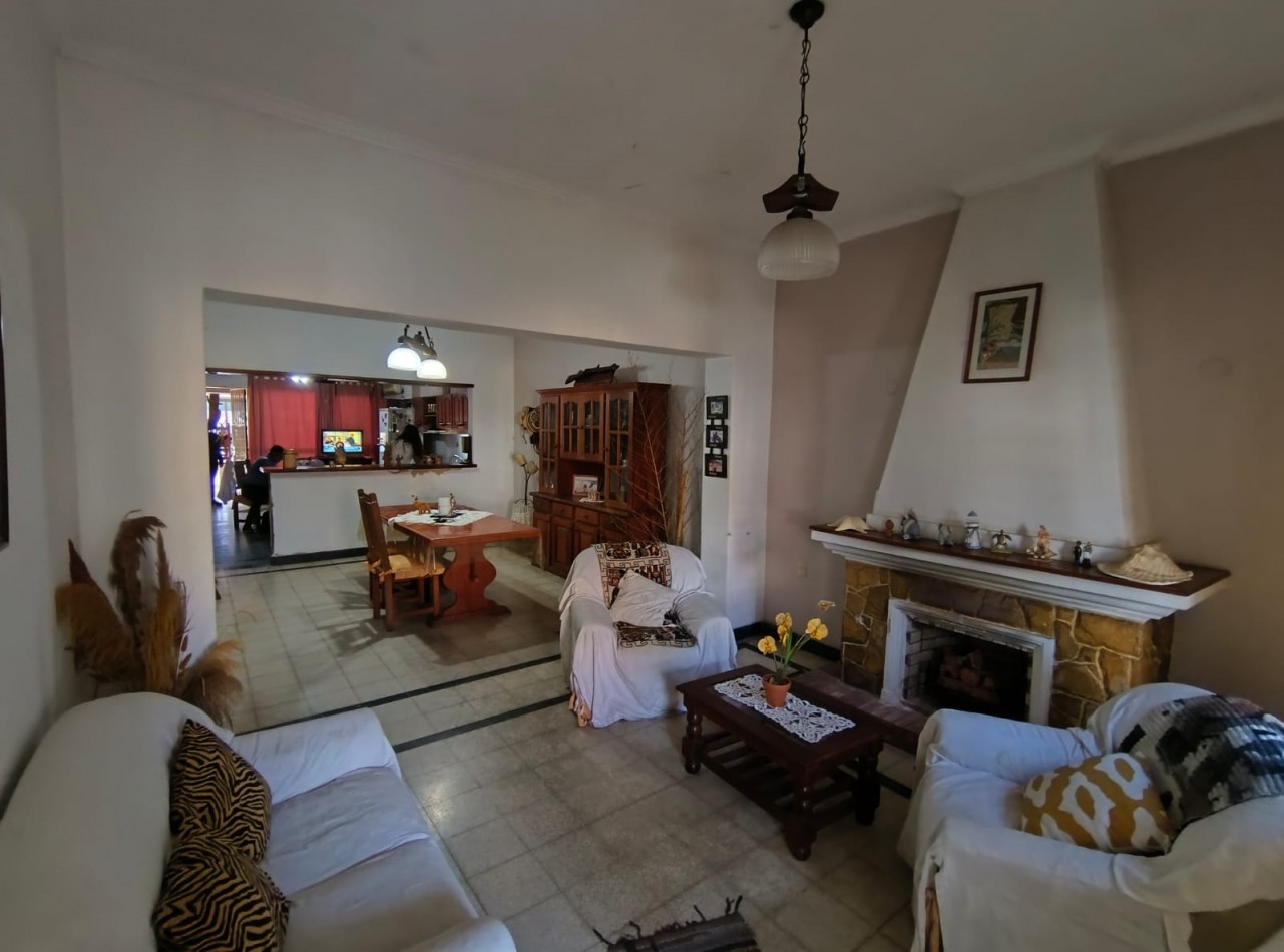 VENTA DE CASA AL FRENTE EN ZONA SUR