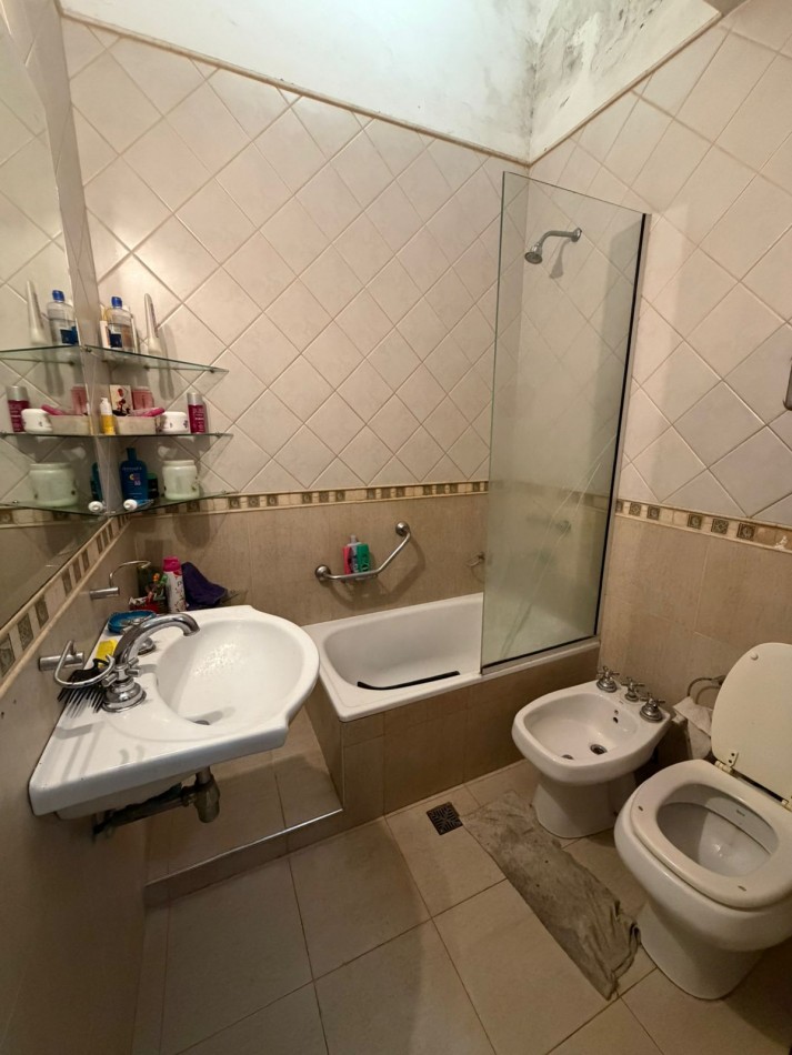 CASA DE 5 DORMITORIOS Y 3 BAÑOS