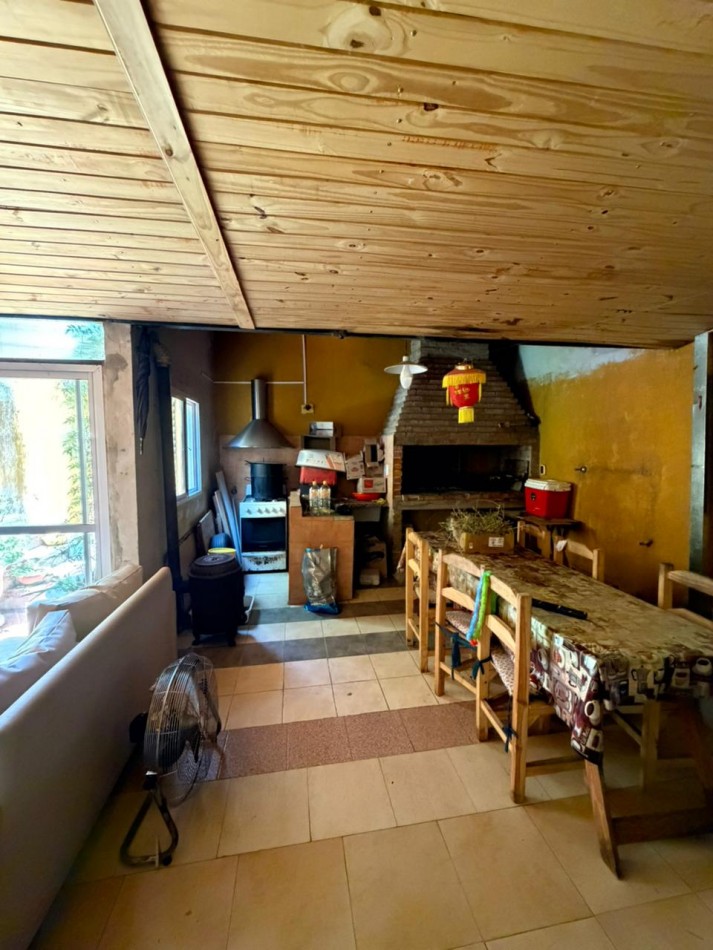 CASA DE 5 DORMITORIOS Y 3 BAÑOS