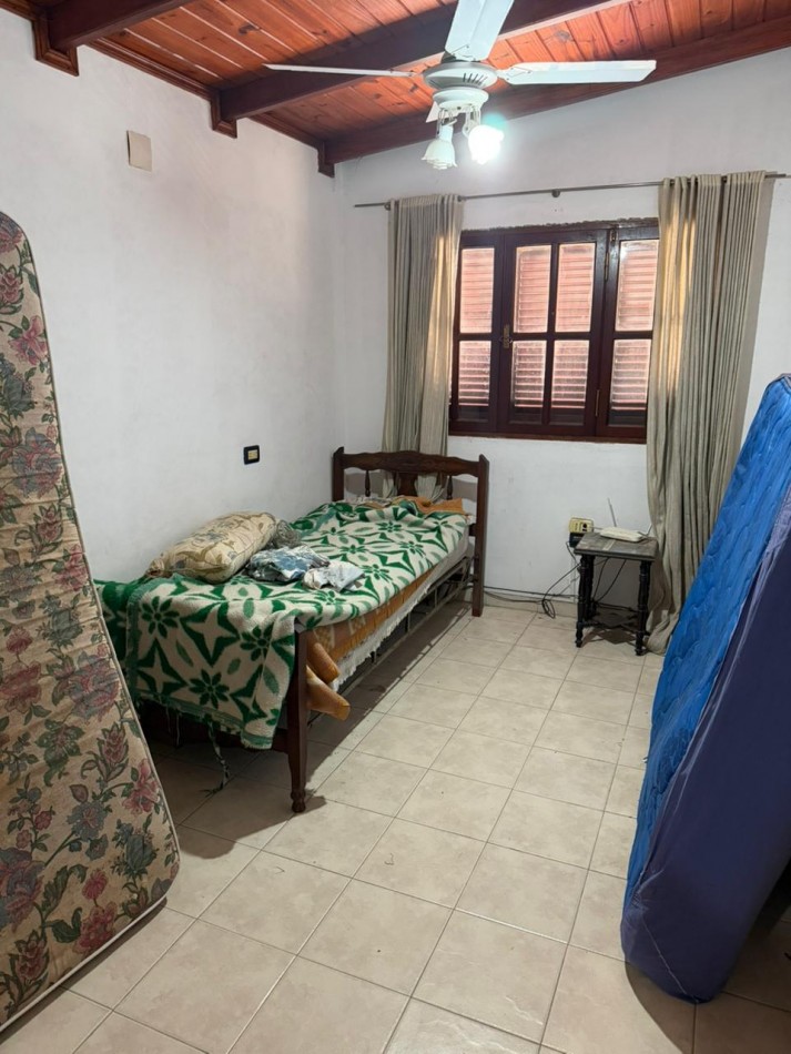 CASA DE 5 DORMITORIOS Y 3 BAÑOS