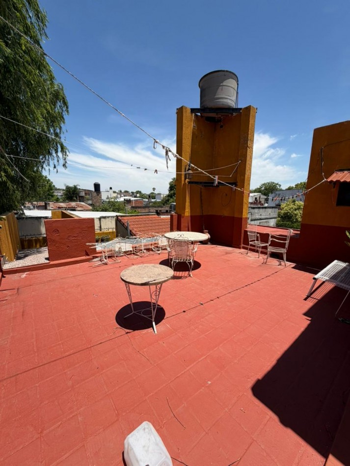 CASA DE 5 DORMITORIOS Y 3 BAÑOS