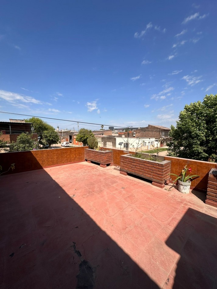 CASA CON LOCAL EN ZONA NORTE